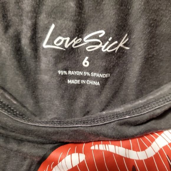 Torrid Lovesick lips and fangs long sleeve - Picture 2 of 2